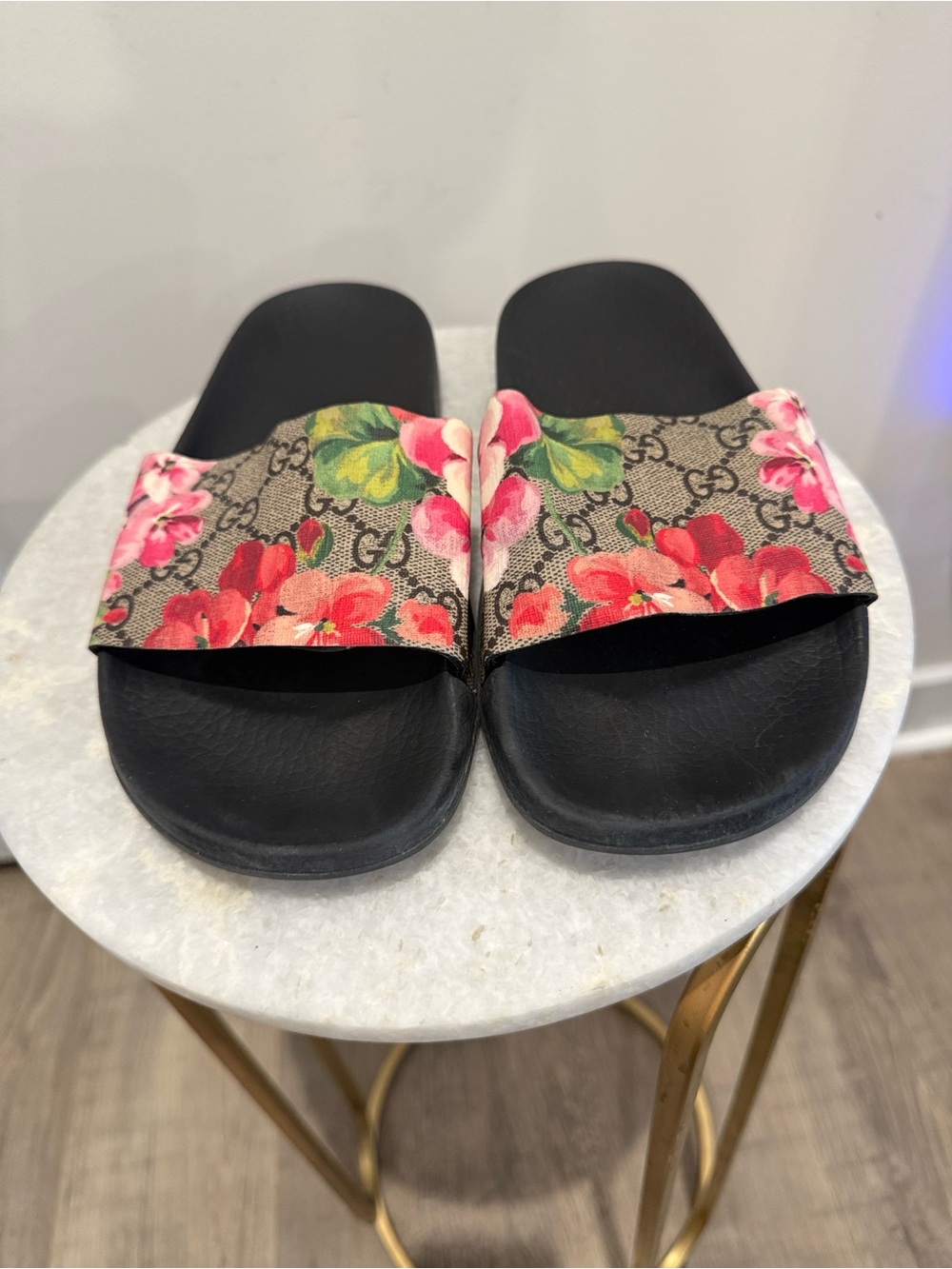 Gucci Logo Floral Slide Sandals in Black and Pink